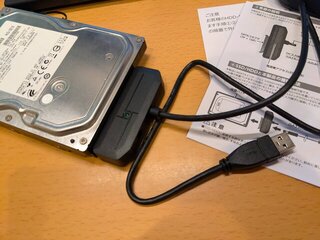 昨日デスクトップPCから外したHDDに接続