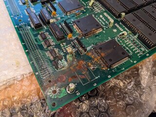電池爆発でズタボロのCPS2のROMボード