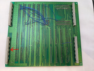 裏側はジャンパだらけ