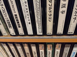 MVSの棚板にクッションテープを貼った