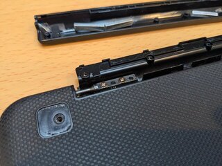 ヒンジ部分を開けてみたけど何もなし