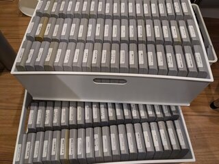 64の裸ソフトにラベルを貼り終えた