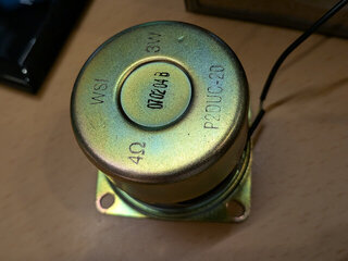 インピーダンス4Ω 3Wのものが入っていた
