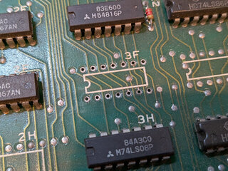 74LS00も抜かれている