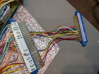 電源、映像、音声を配線