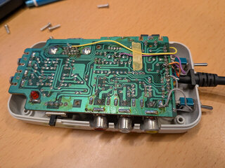 スイッチを増設して6番ピンと7番ピンを独立して設定できるように改造してある