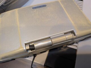 ヒンジ部分が追われたDS