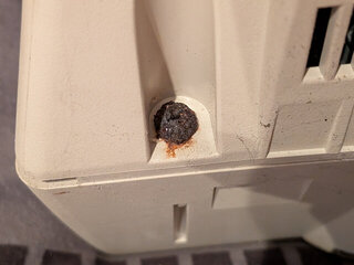 ネジが錆びてボロボロ