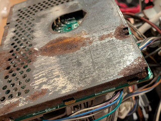 ネック基板のシールド部分のサビ