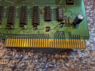 エッジコネクタは斜めカット