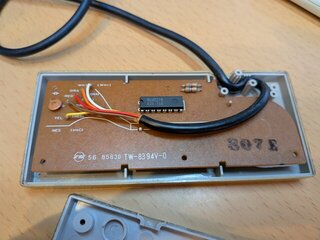 ファミコンボックス付属のコントローラー