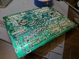 緑の信号が通るところにはんだごてを少し当てたり