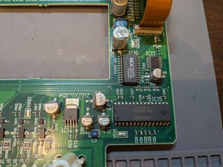 CXA2067ASの周辺の電解コンデンサが怪しい