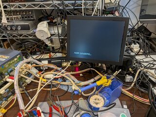 LaキーボードュはNOW LOADING...で止まる