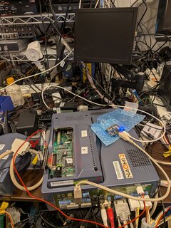 IOデータの512MBのCFメディアを接続すると立ち上がらない