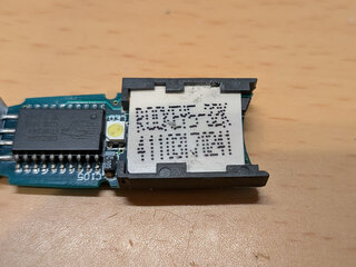 接着剤的なものを外せた