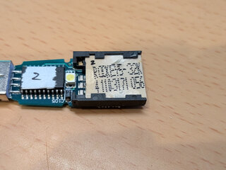 2号機のドングルも接着剤的なものを除去してみた