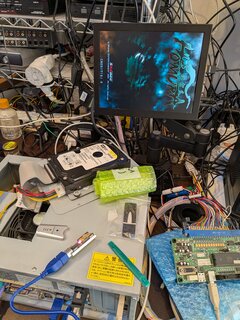 ICカード部分を押さえてやると起動する